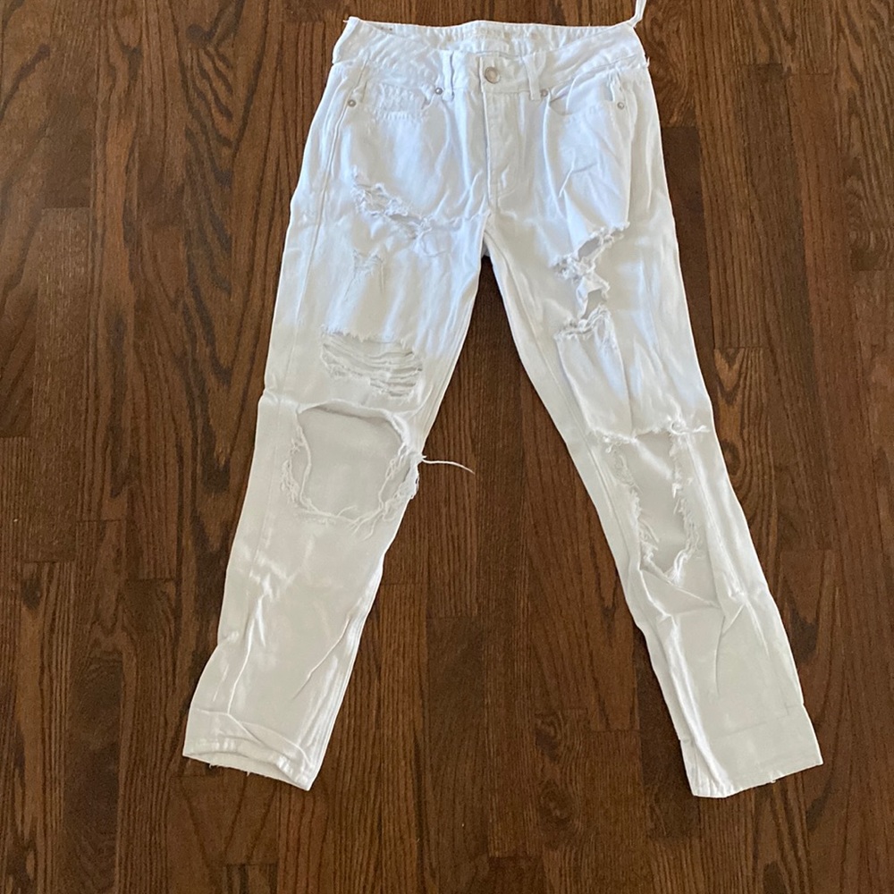 White American Eagle Ripped Jeans (Size 4 Regular)